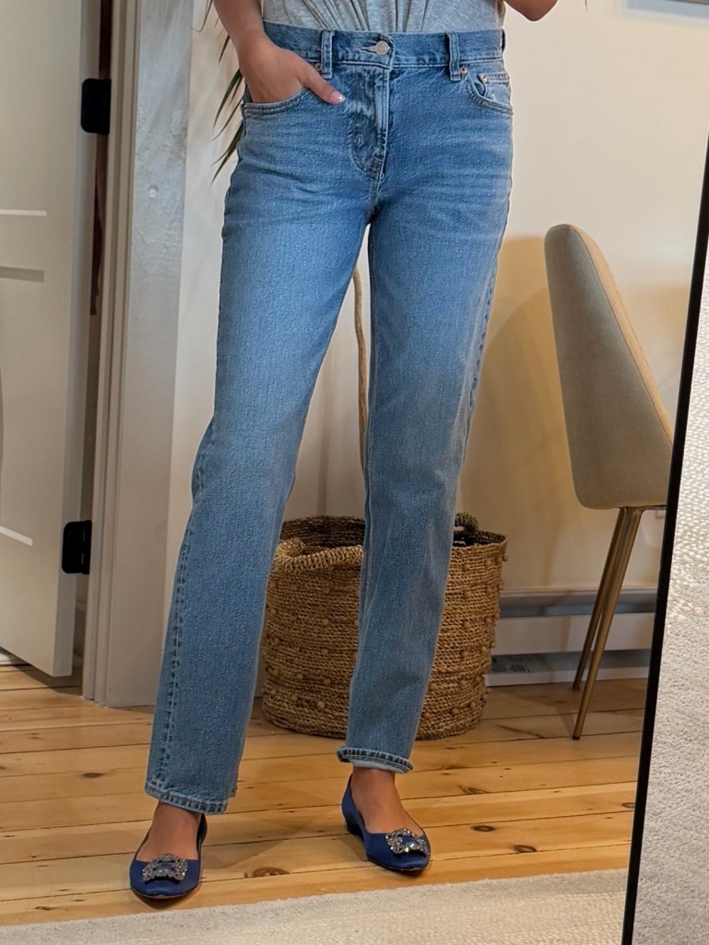 American Eagle Outfitters Straight-Leg Jeans in Light Blue Wash